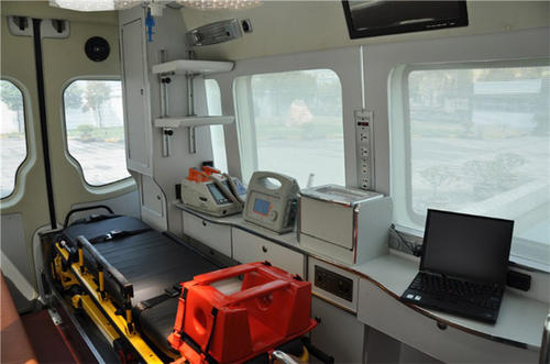 夏县救护车内部